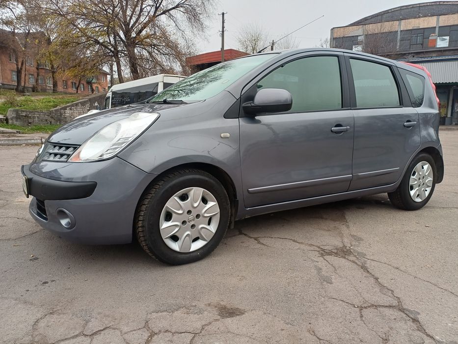 Нисан нота  2007 16. Автомат. Газ 4. 6200