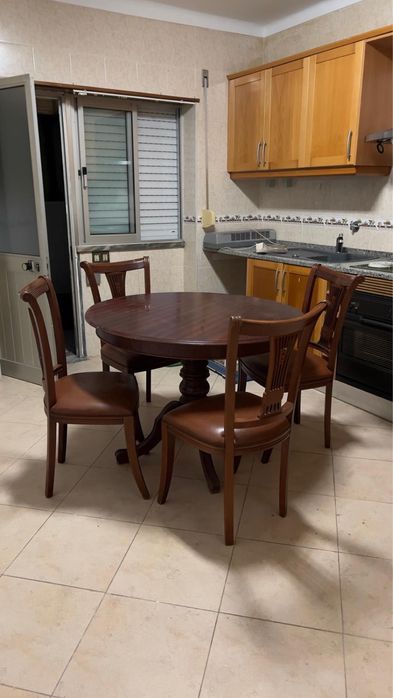 Mesa jantar e cadeiras mogno !Urgente!