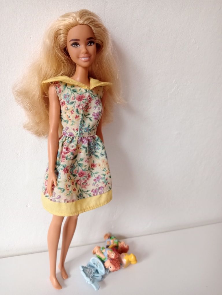 Lalka Barbie Fashionistas z figurkami gratis