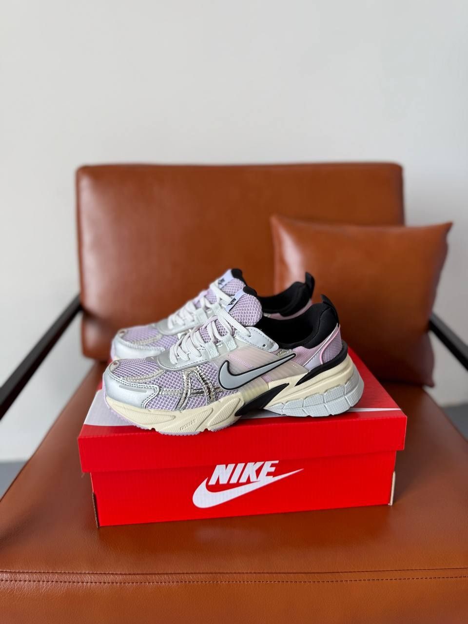 8 різних кольорів Nike Runtekk V2K