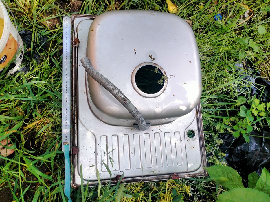 Продам мойки нер жавенчные 2-е шт одна размер 78* 50 другая 50*64 перв