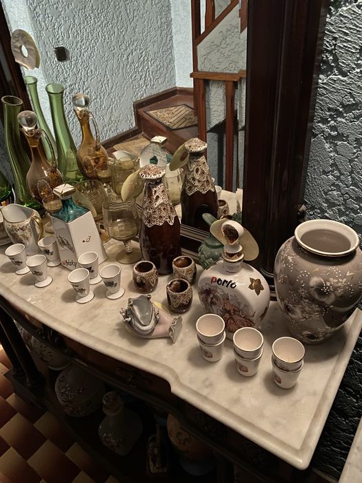 Móvel de Corredor com Espelho e Tampo em Mármore