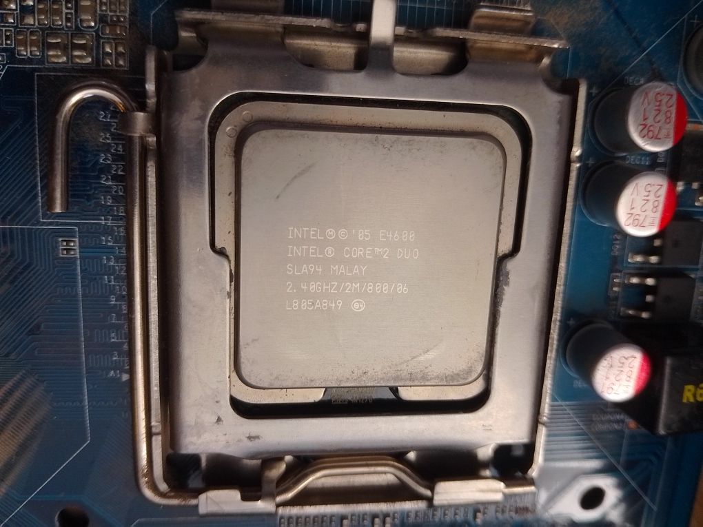 Komputer Intel E4600, płyta główna oraz 3Gb pamięć, zestaw