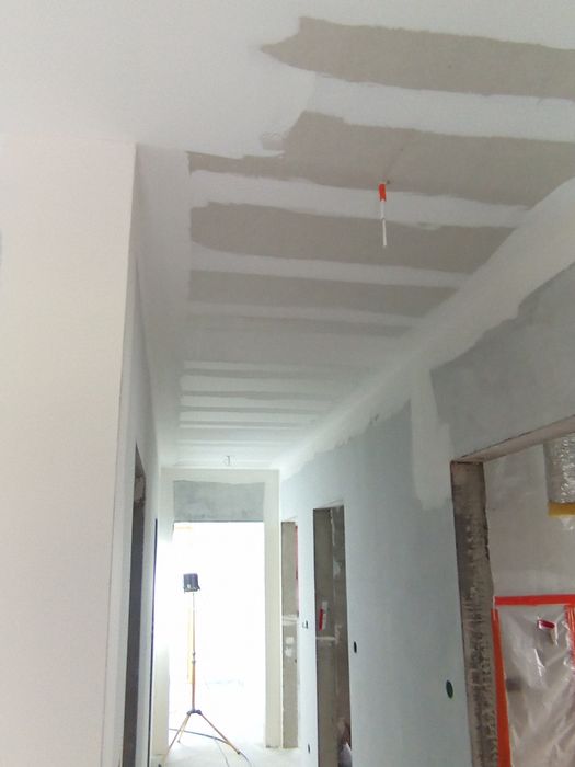 Wykończenia wnętrz, Remonty, Gładzie agregatem, Malowanie
