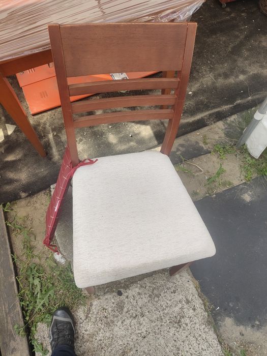 4 krzesła drewniane