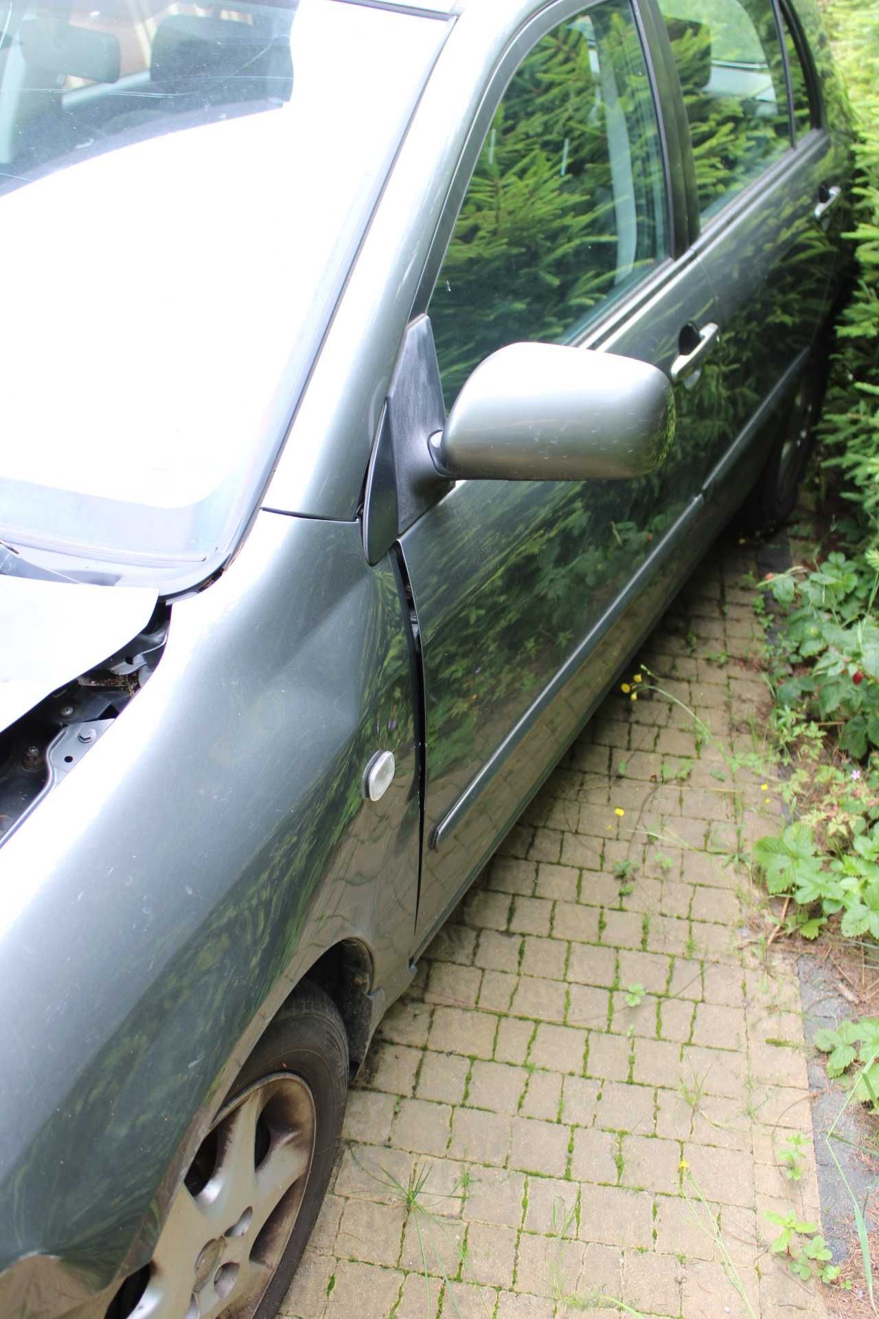 USZKODZONY Toyota Corolla E12