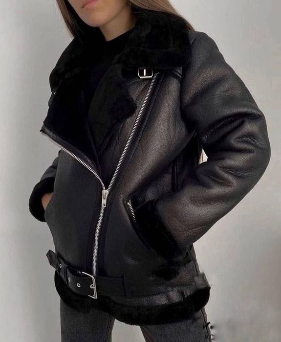 Чорна жіноча дублянка