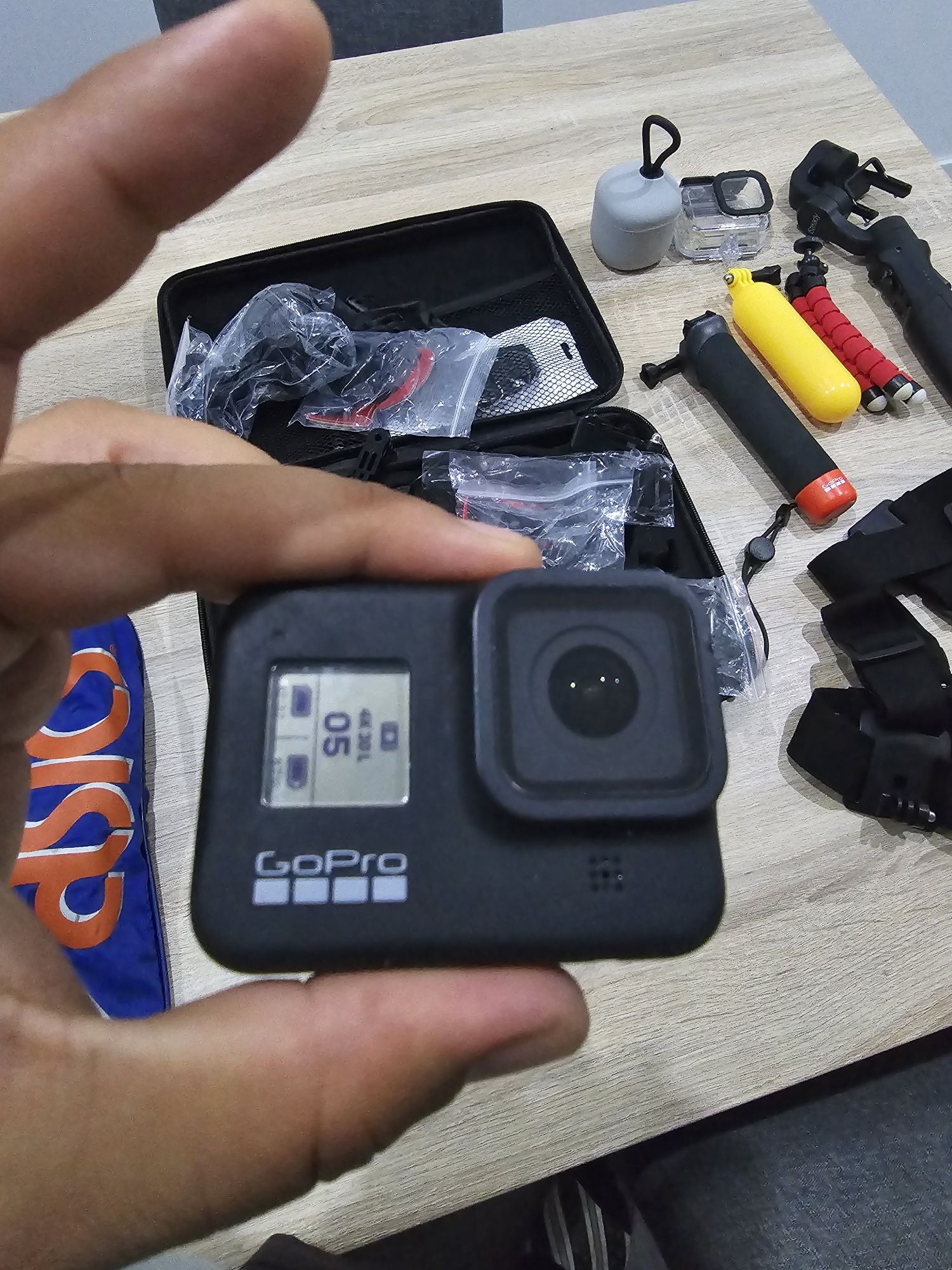 Vendo go pro 8 com muitos acessórios