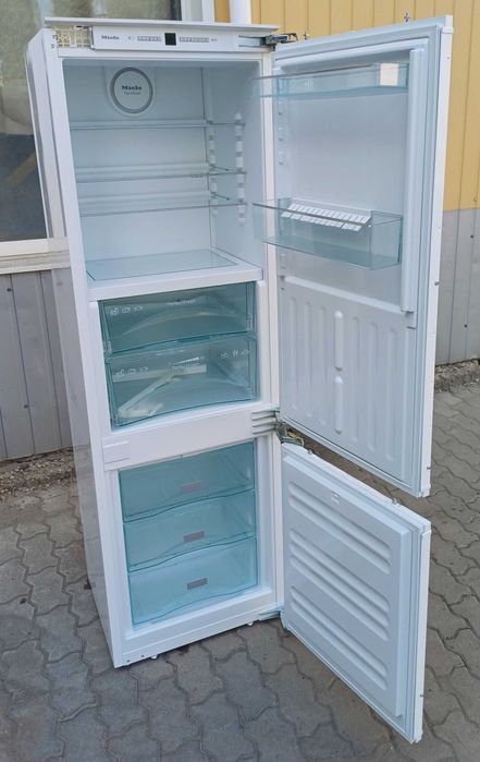 Вбудований холодильник з морозильною камерою Міле Miele KFN 37282 iD