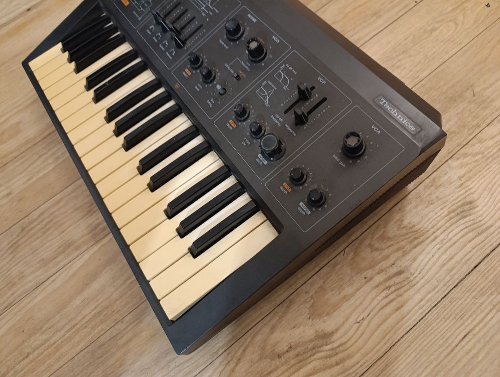 Sintetizador Technics SY-1010 Analog Synthsizer
