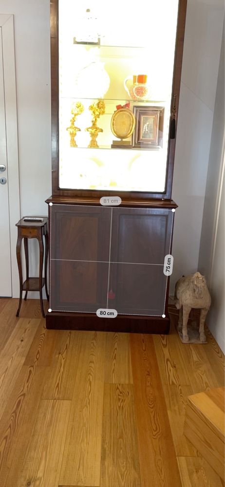 Móvel vitrine antigo, estilo D. Maria, em vinhático