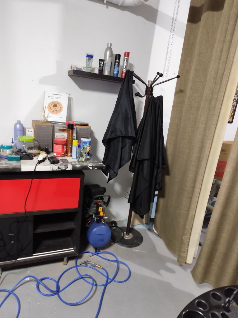 Barbearia, material em bom estado
