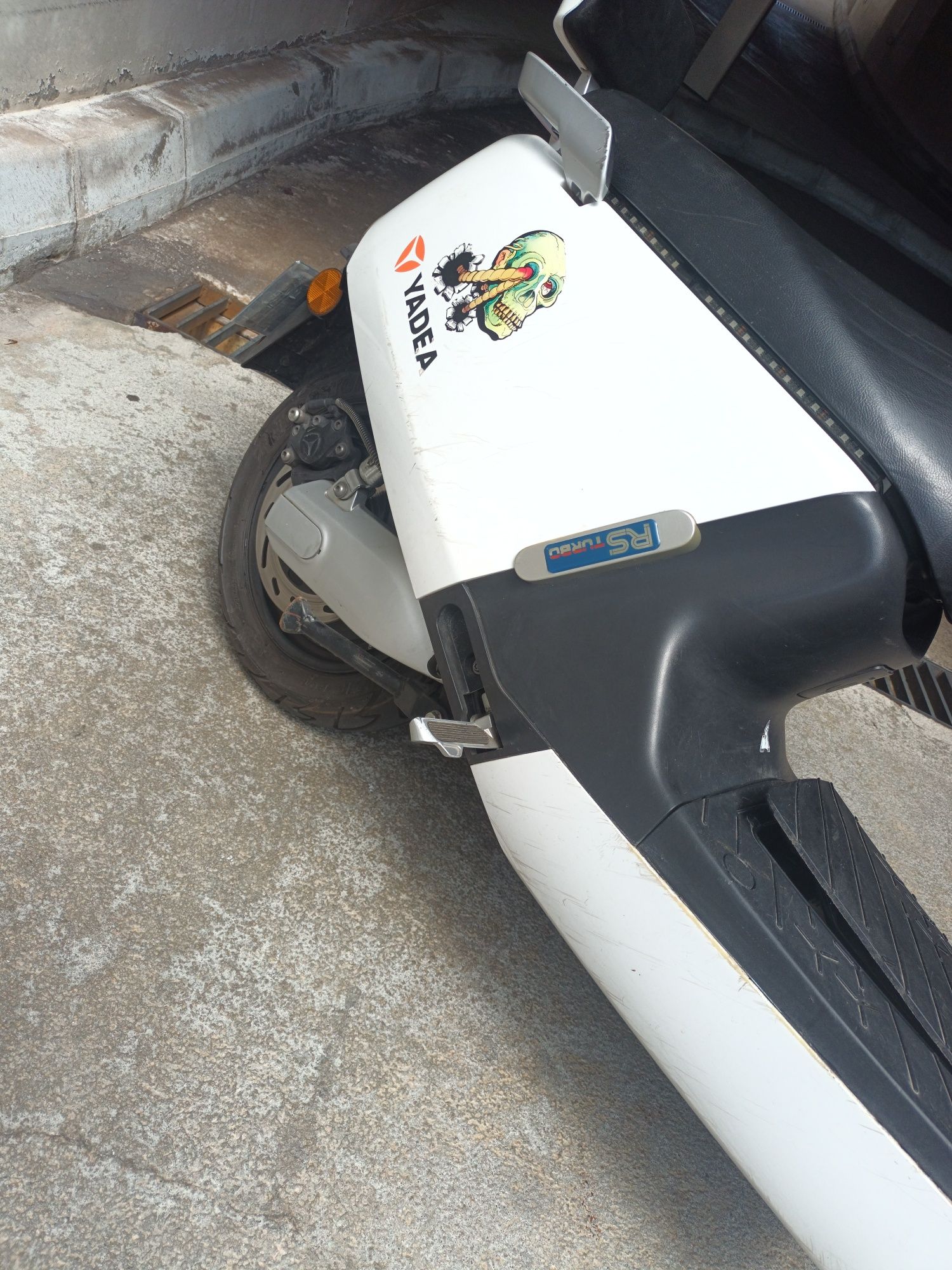 Scooter eletrica Yadea demop