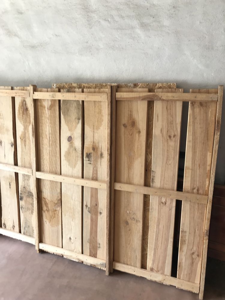 Продам дерев‘яний стелаж,б/в,розбірний,ціна: 2000 грн.
