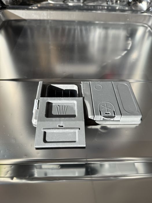 Посудомийна машина Whirlpool 60