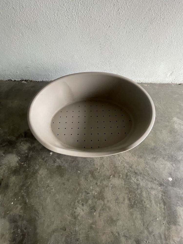 Cama para cães em plástico