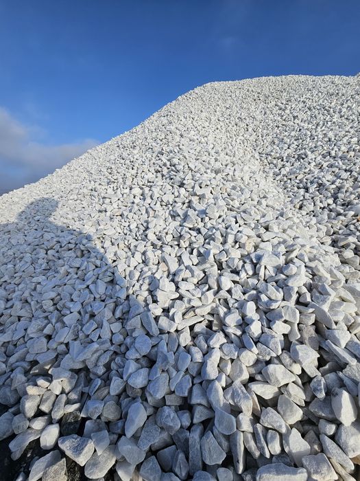 Grys ozdobny Biały Bianco Carrara. Kamień ogrodowy