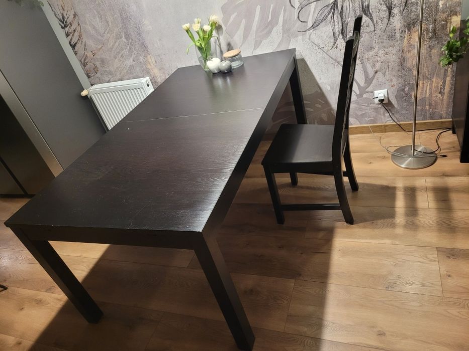 Sprzedam stół z krzesłami