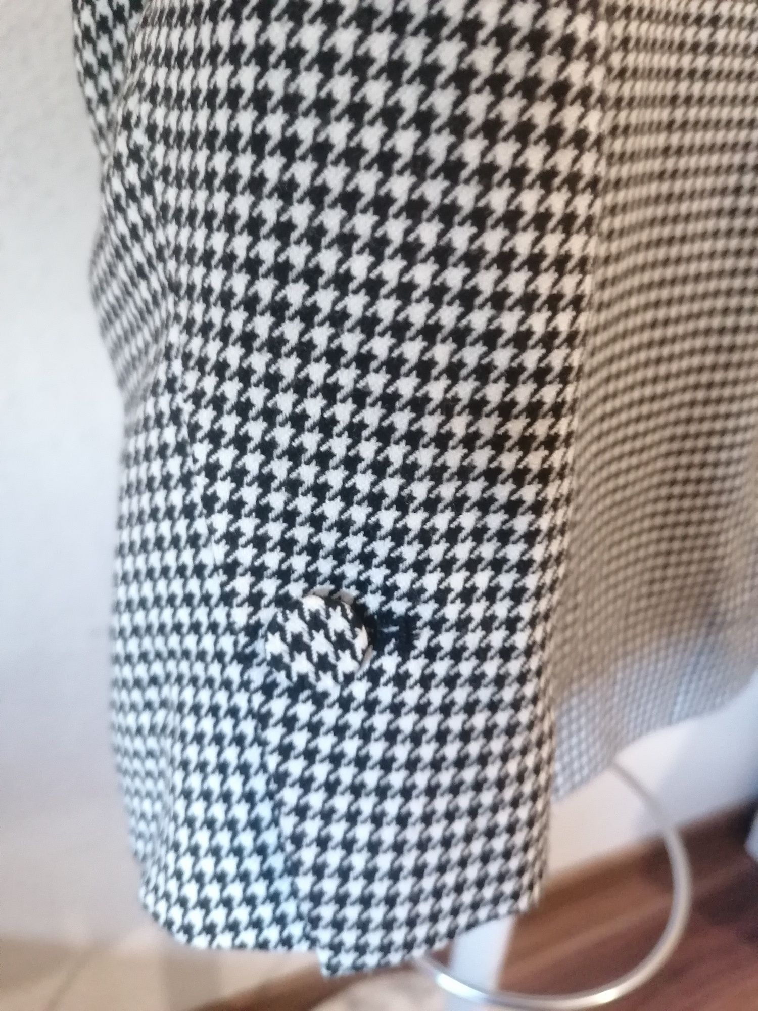 Стильний клітчастий піджак від бренду Zara. Розмір М