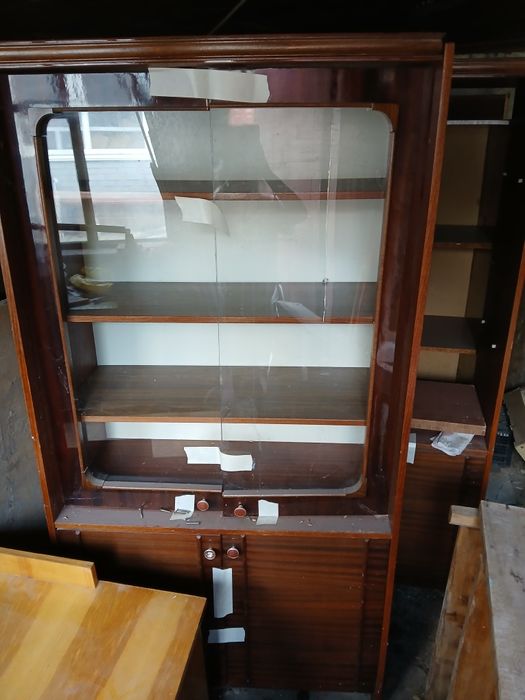 Сервант б у в хорошому