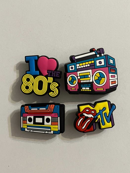 Crocs- zestaw 4 przypinek do butów