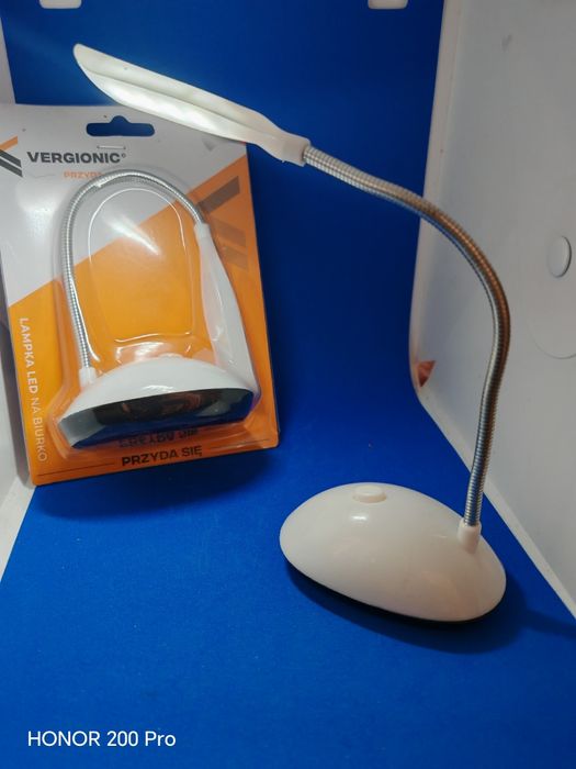Lampka LED. Biurko