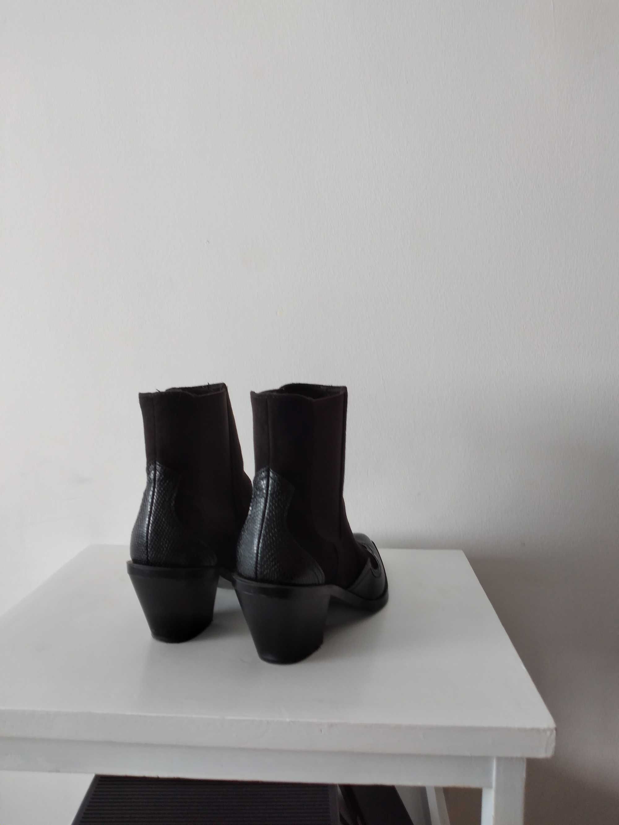 Botins cowboy em preto Stradivarius