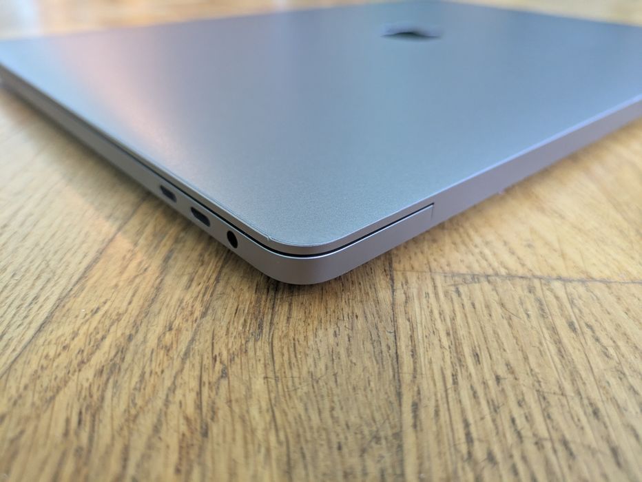MacBook Pro 2020 (а2141), 16", i9(8 яд), 32/512 ГБ, 5500М, топ версія.