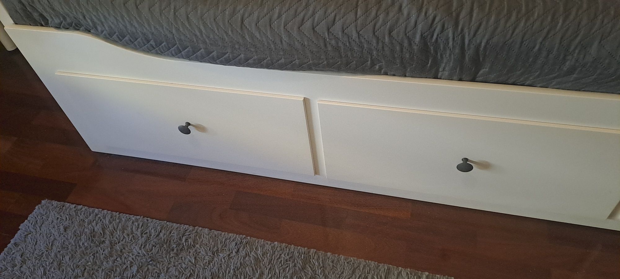 Cama Ikea linha Hemnes