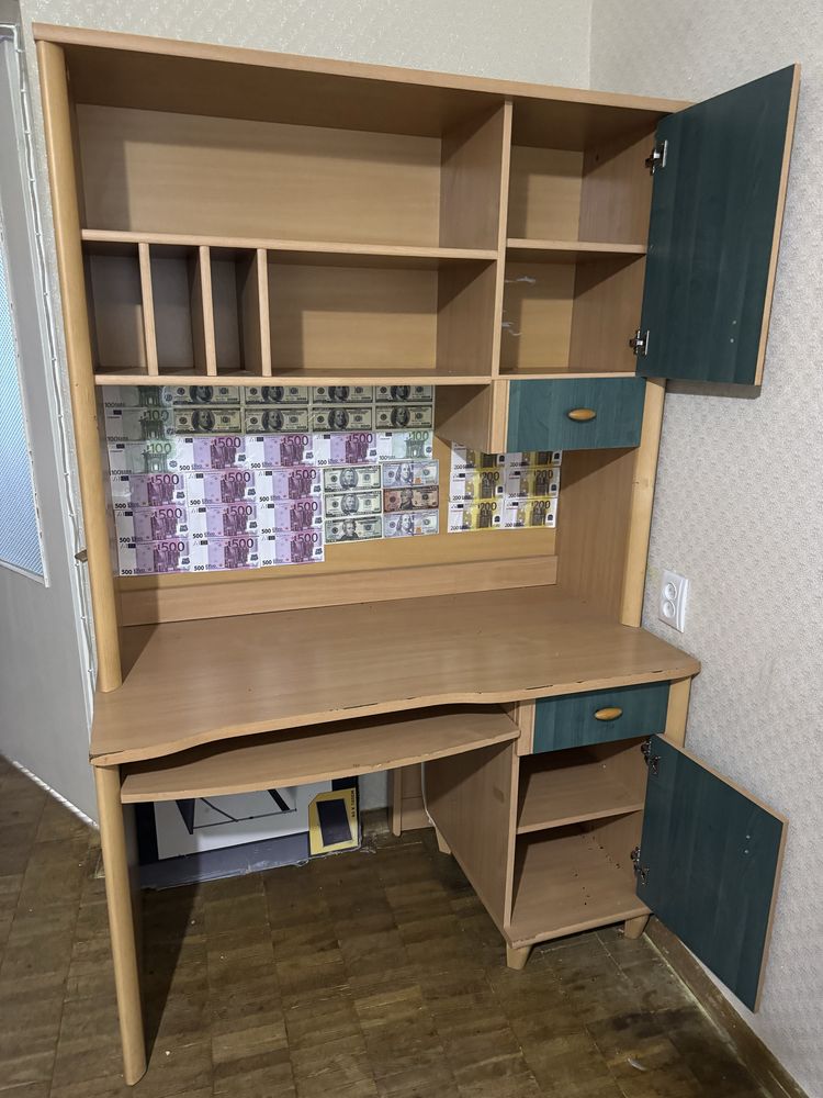 Продам набор мебели для 2х подростков, ковер в подарок!
