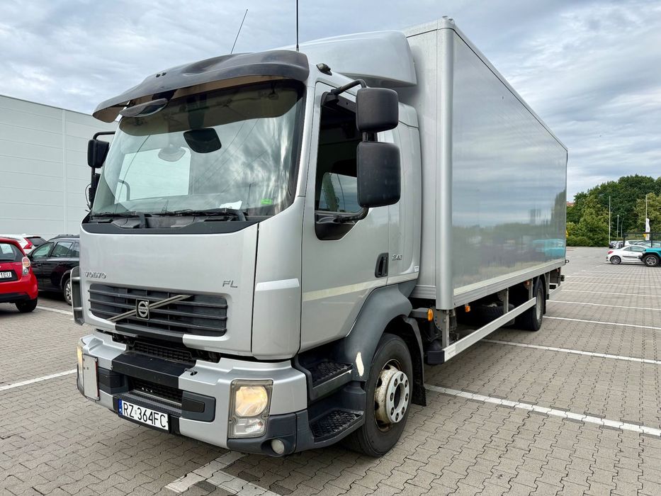 Volvo FL240  Kontener z windą 16T DMC automat super stan niski przebieg Faktura VAT