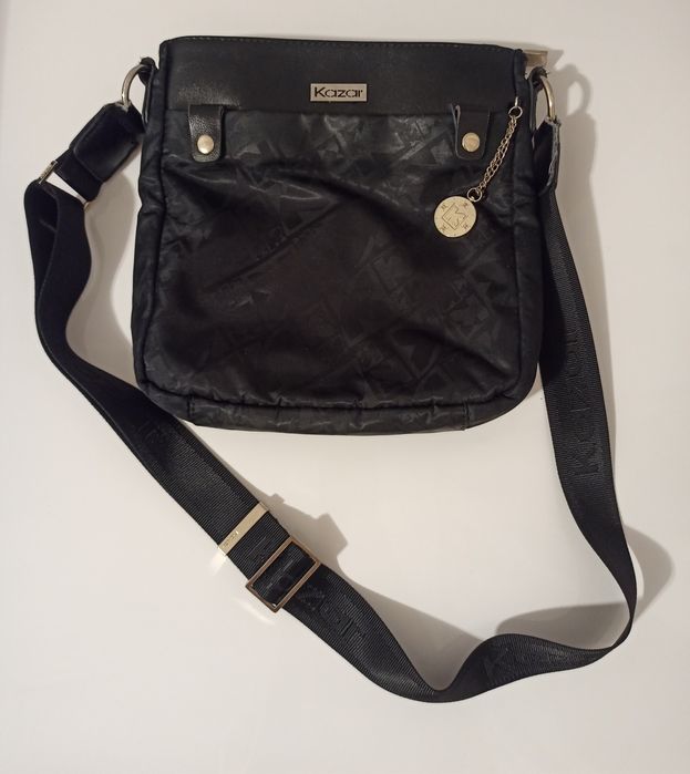 Czarna listonoszka, Kazar