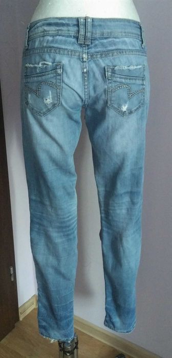 Jasne jeansowe spodnie Miaoni Jeans 26 z przetarciami z marszczeniami