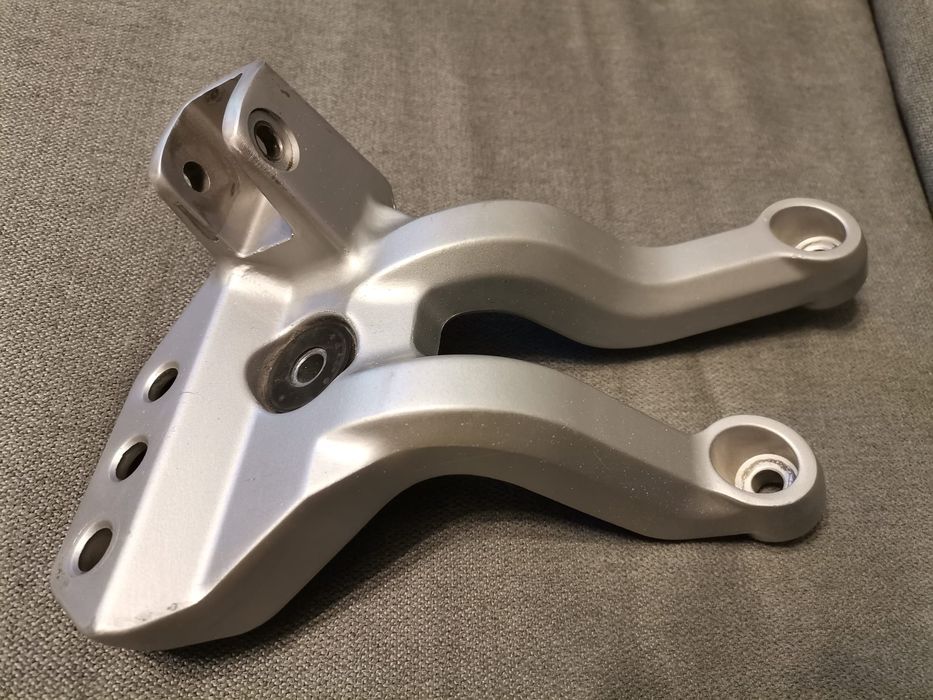 Suzuki DL 1000 rok 2002 set pasażera lewy