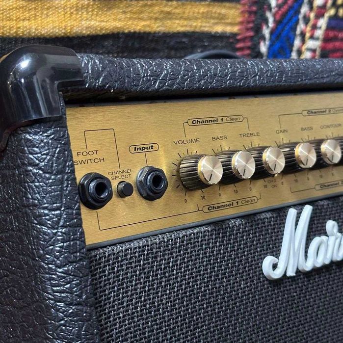 Amplificador (MARSHALL Valvestate Vs30r Uk98) usei com Gibson e Fender