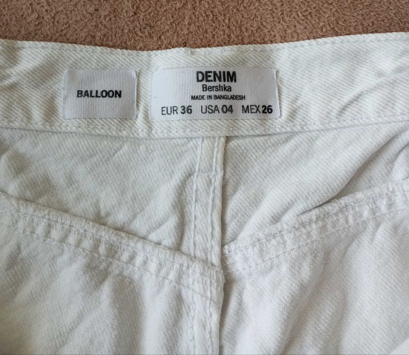 Білі джинсові шорти Bershka розмір S (36)