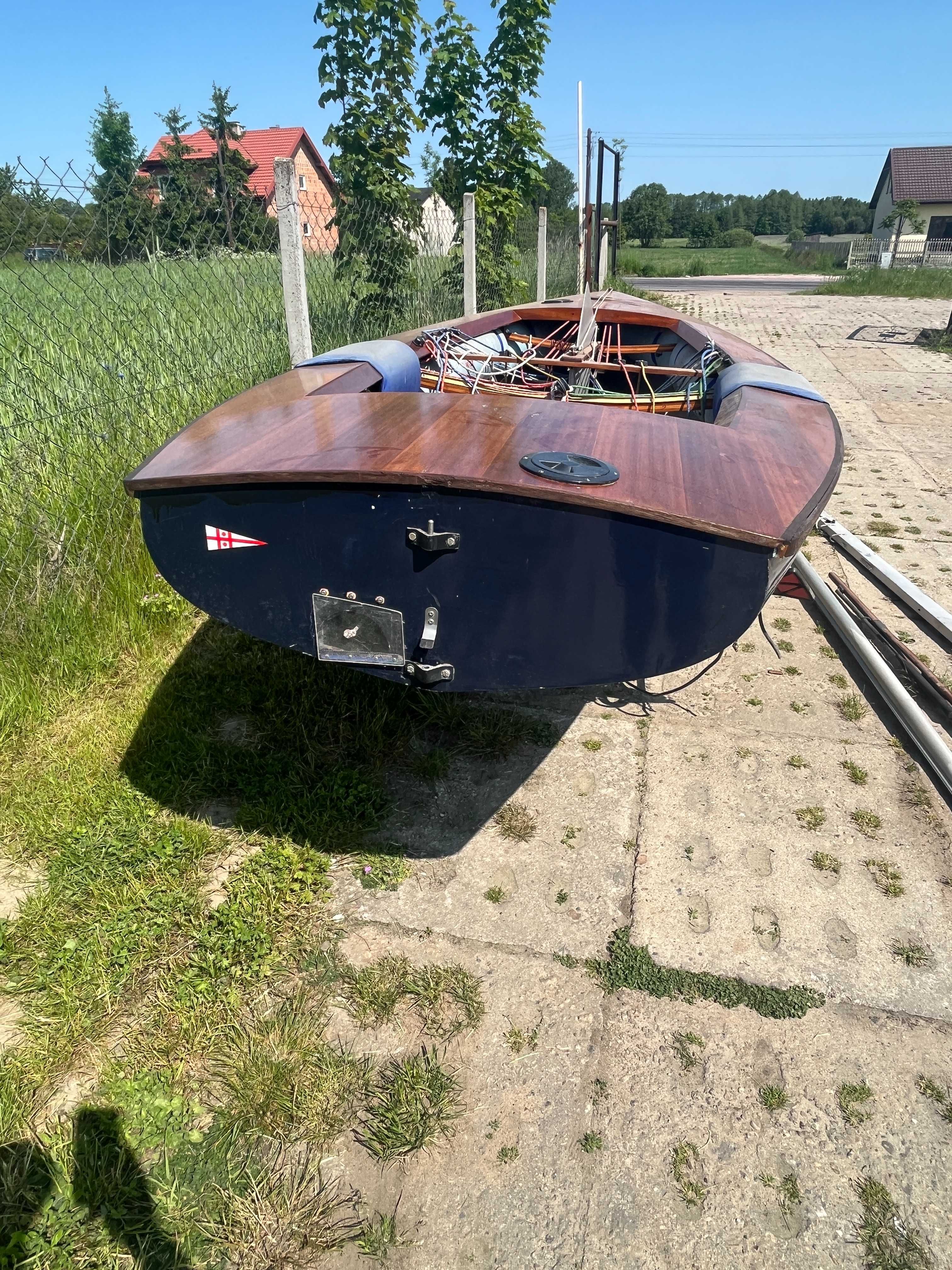 Łódź, Żaglówka Fin machoniowy