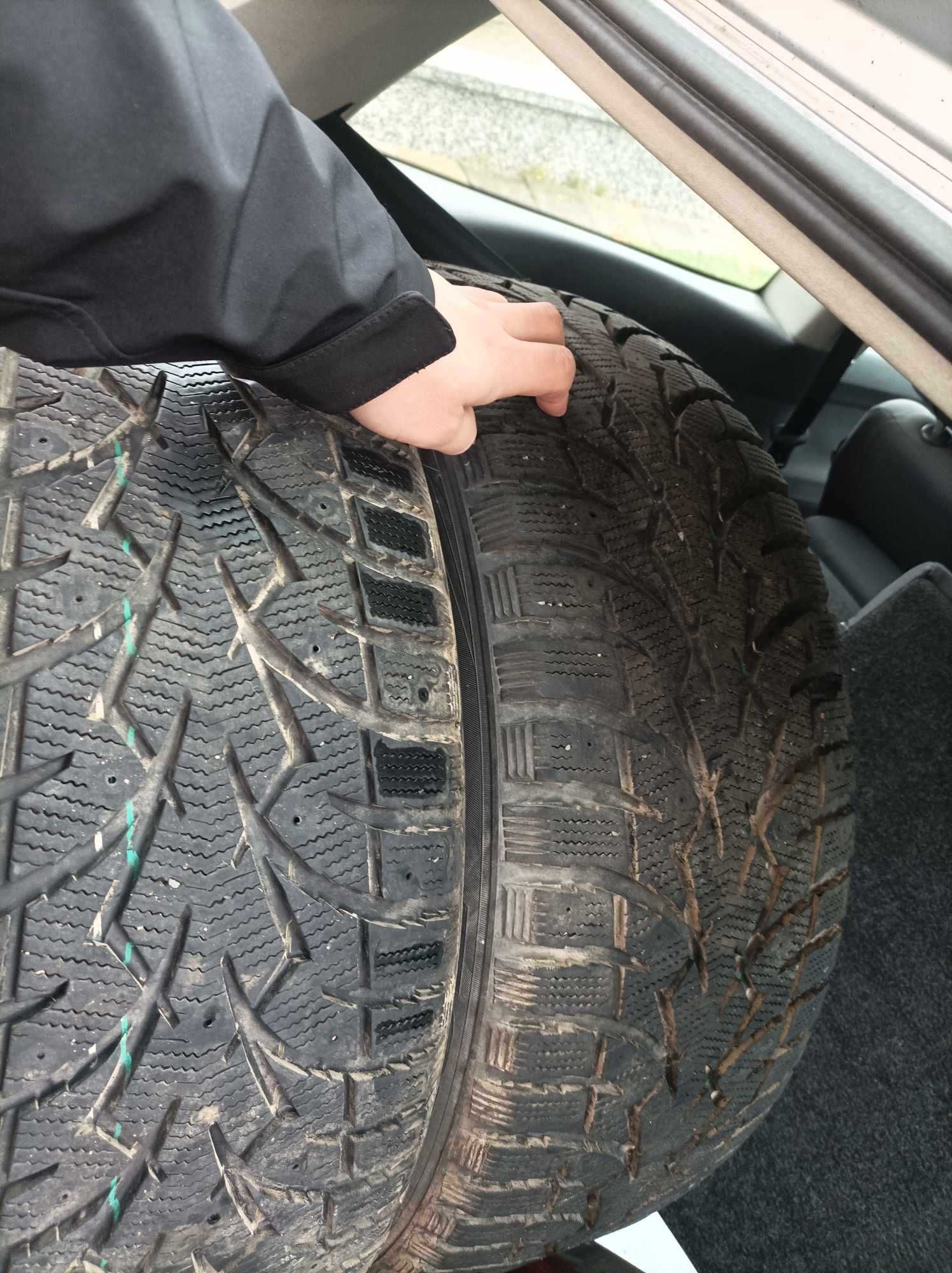 Sprzedam 2 opony zimowe TOYO 255/45 R20 G3-ICE