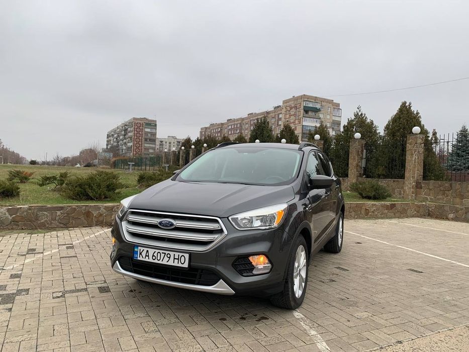 Avto Ford Escape