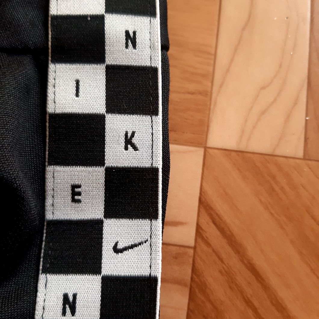 футболка nike найк на лампасах
