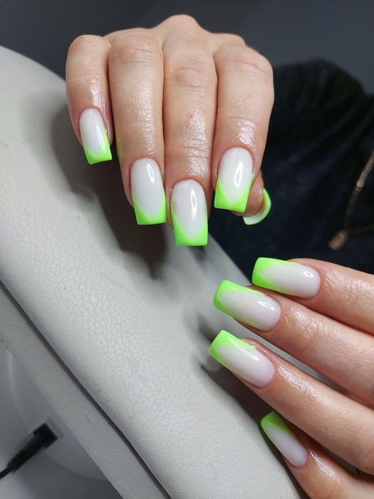 Манікюр, нарощення та покриття нігтів