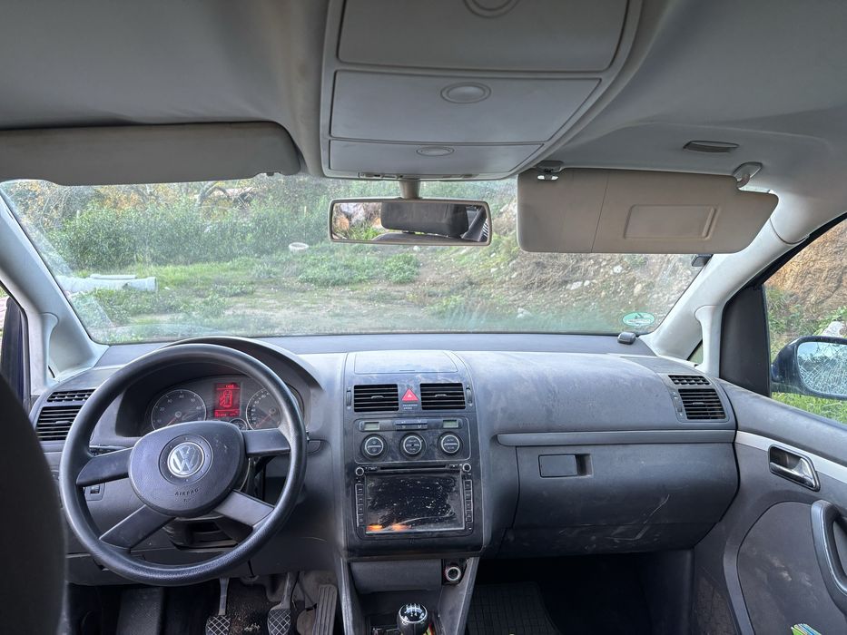 VW Touran 2006 – Para Peças / Funciona