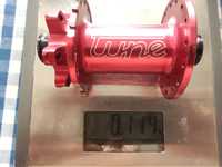 Втулка передня Tune King 100х15mm 32H Red 114g на деталі