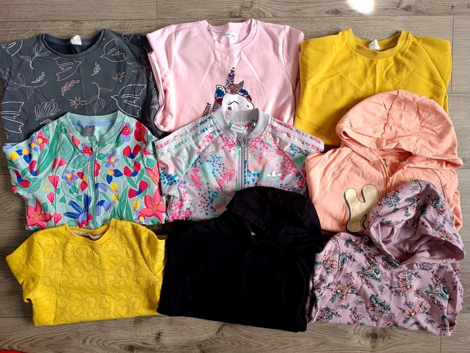 Paka ubrań 134-140 około 90 sztuk