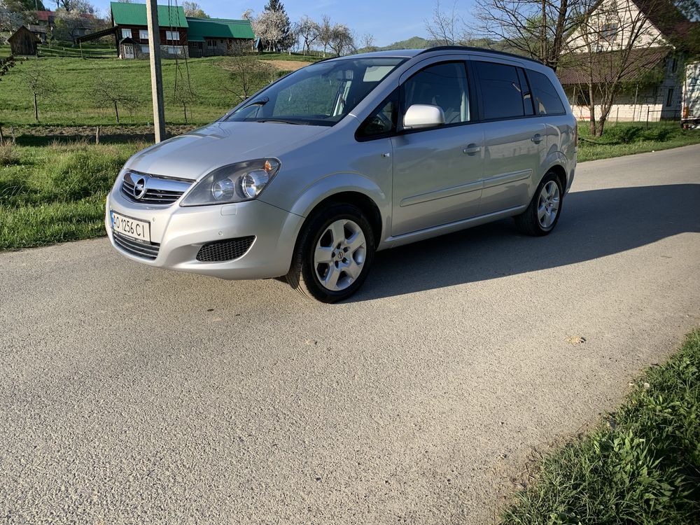 Opel Zafira 2013 рік