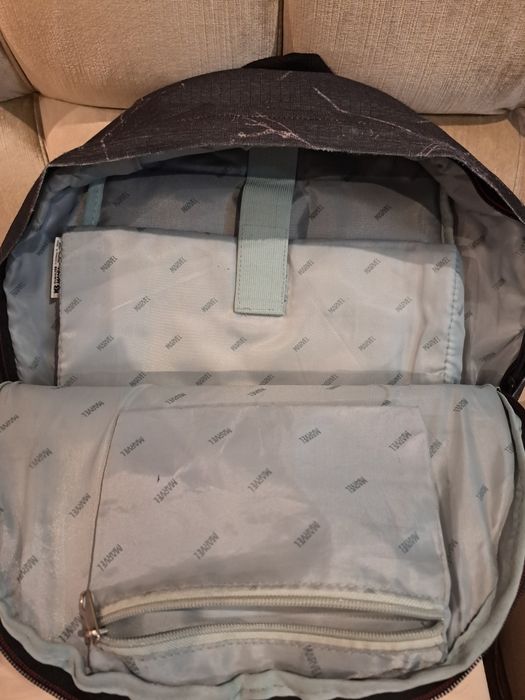 Vendo mochila escolar marvel em bom estado