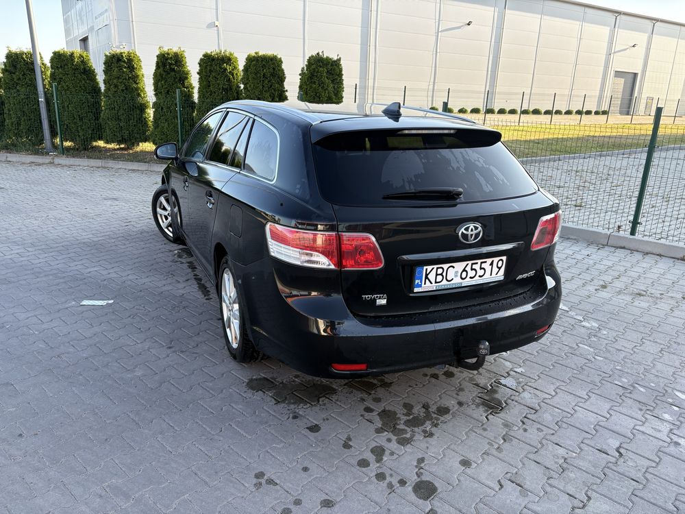 Toyota Avensis t 27 2010 rok