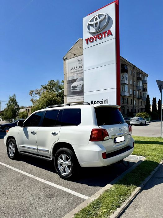 Toyota Land Cruiser 200