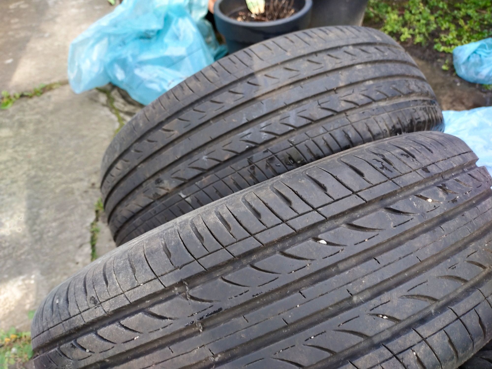 Komplet opon 195/65r15