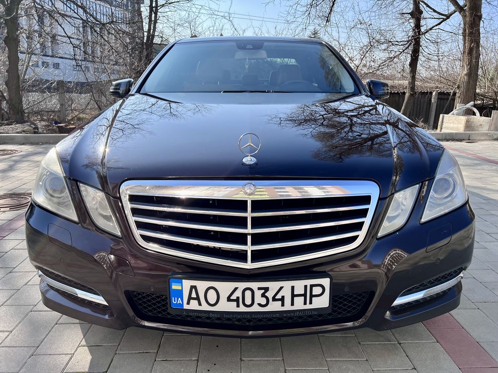 MERCEDES E200 2.2 Дизель Автомат